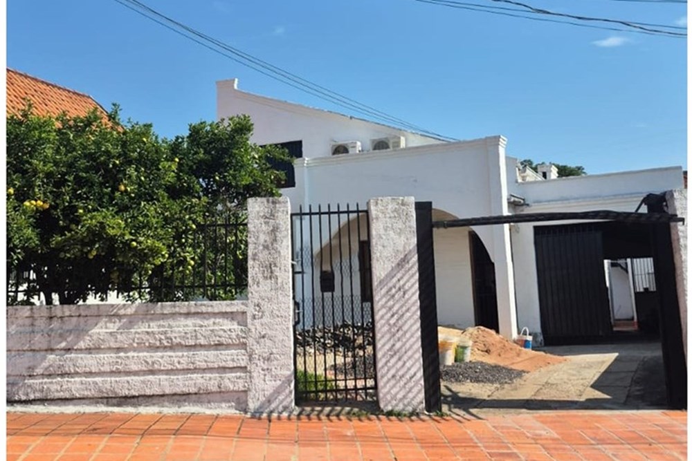 Casa amplia en venta en Villa Bonita, Villa Elisa