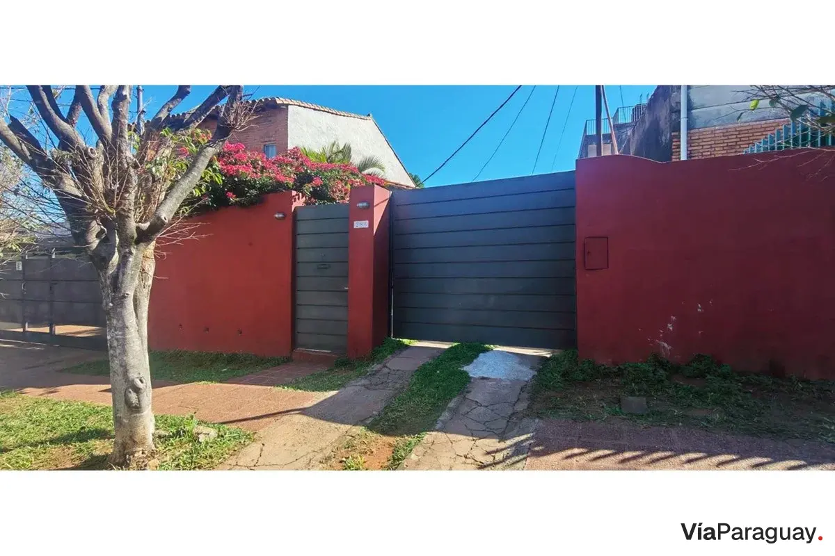 Casa com chalé independente à venda em Vista Alegre