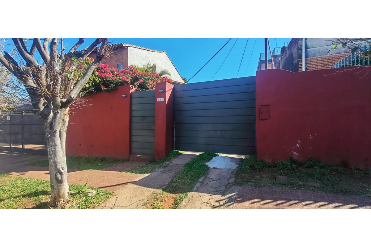 House with independent chalet for sale in Vista Alegre