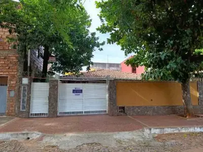 Casa com apartamentos à venda em Fernando de la Mora, Zona Sul