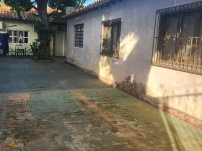 Casa con dos construcciones en venta, Barrio Madame Lynch, Asunción