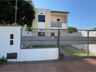 Casa com dúplex e terreno de esquina à venda em Villa Elisa