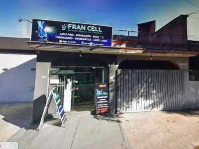 Casa com espaço comercial à venda, bairro Herrera, Assunção