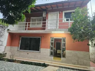 Casa com local comercial à venda no bairro Sajonia, Assunção