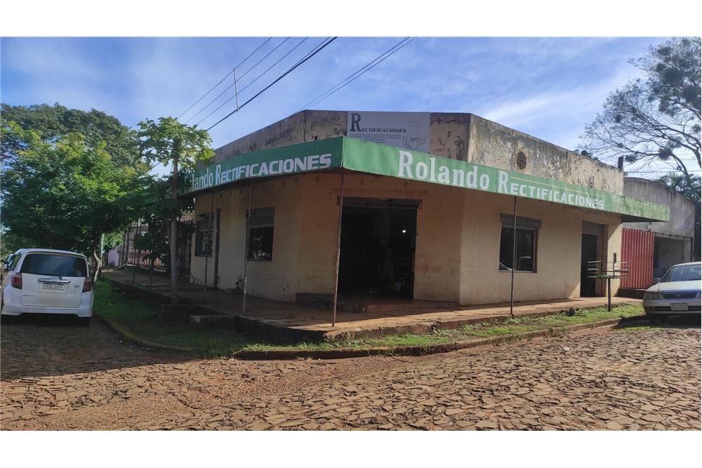 Casa com espaço comercial à venda no Barrio Santa María