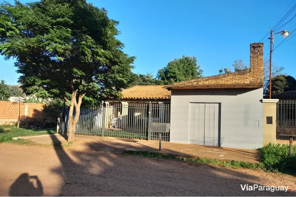 Casa con local comercial en venta en Capiatá, San Jorge