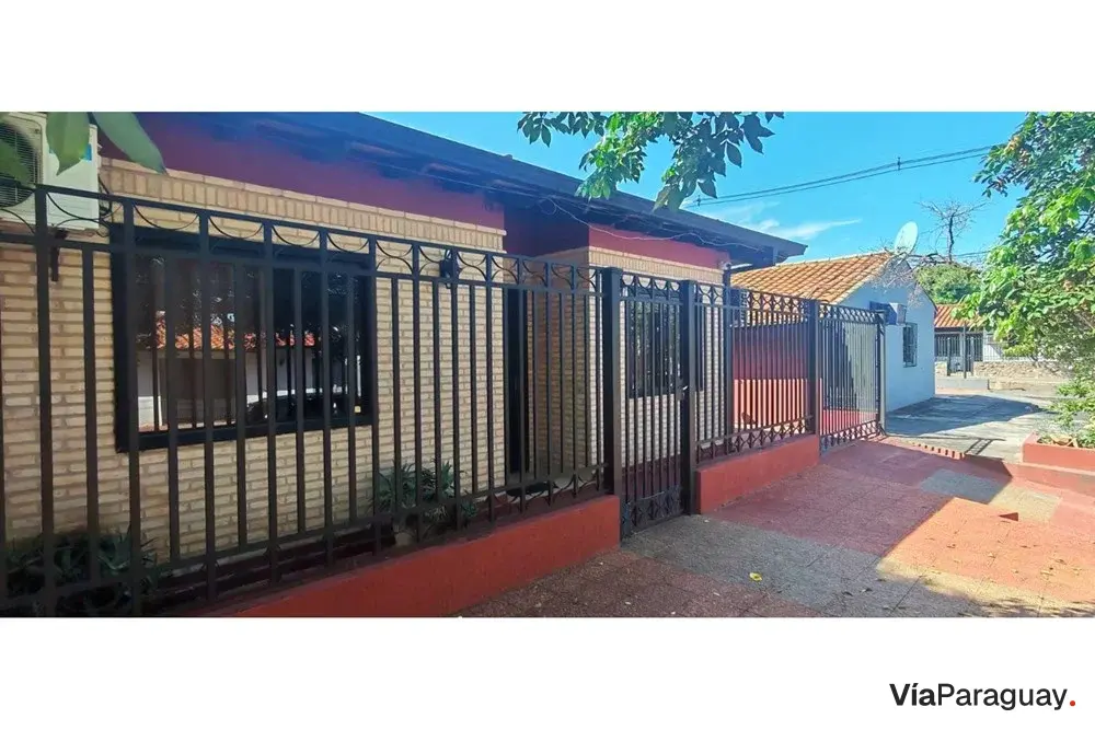 Casa con local comercial en venta en Cuarto Barrio, Luque