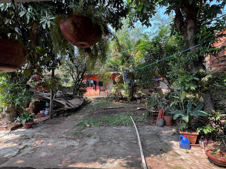Casa con local comercial en venta en Loma, Caacupé