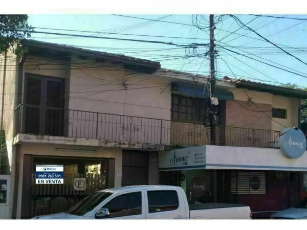 Casa con local comercial en venta en San Lorenzo