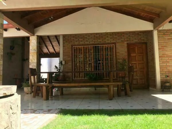 Casa com Salas Comerciais à Venda em Ciudad del Este, Alto Paraná
