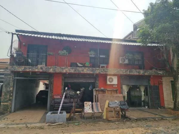 Casa com lojas comerciais à venda em Hipódromo, Assunção