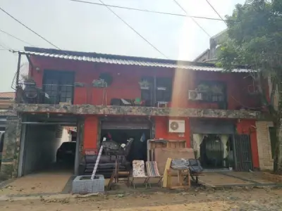 Casa com lojas comerciais à venda em Hipódromo, Assunção