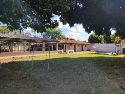 Casa con piscina en alquiler, Cuatro Mojones, Lambaré