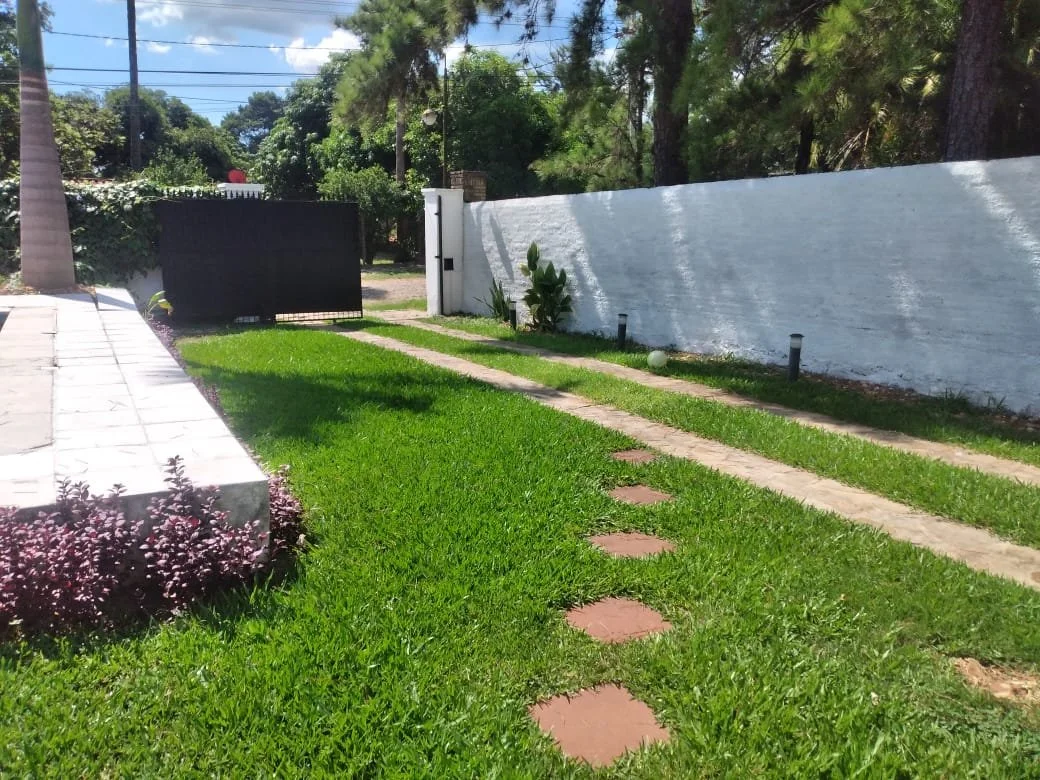 Casa con piscina en venta en Ciervo Cuá, San Bernardino