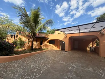 Casa com piscina à venda no condomínio San Francisco, Hernandarias