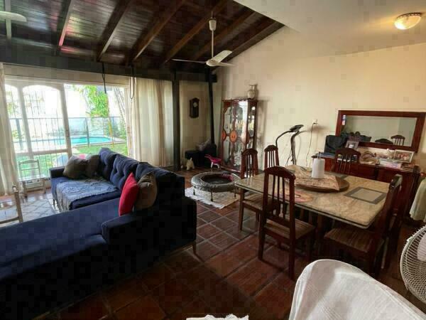 House with Pool and Quincho for Sale in Mburucuyá, Asunción