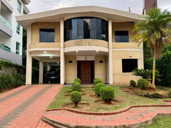 Casa com potencial de desenvolvimento — Paraná Country Club, Hernandarias