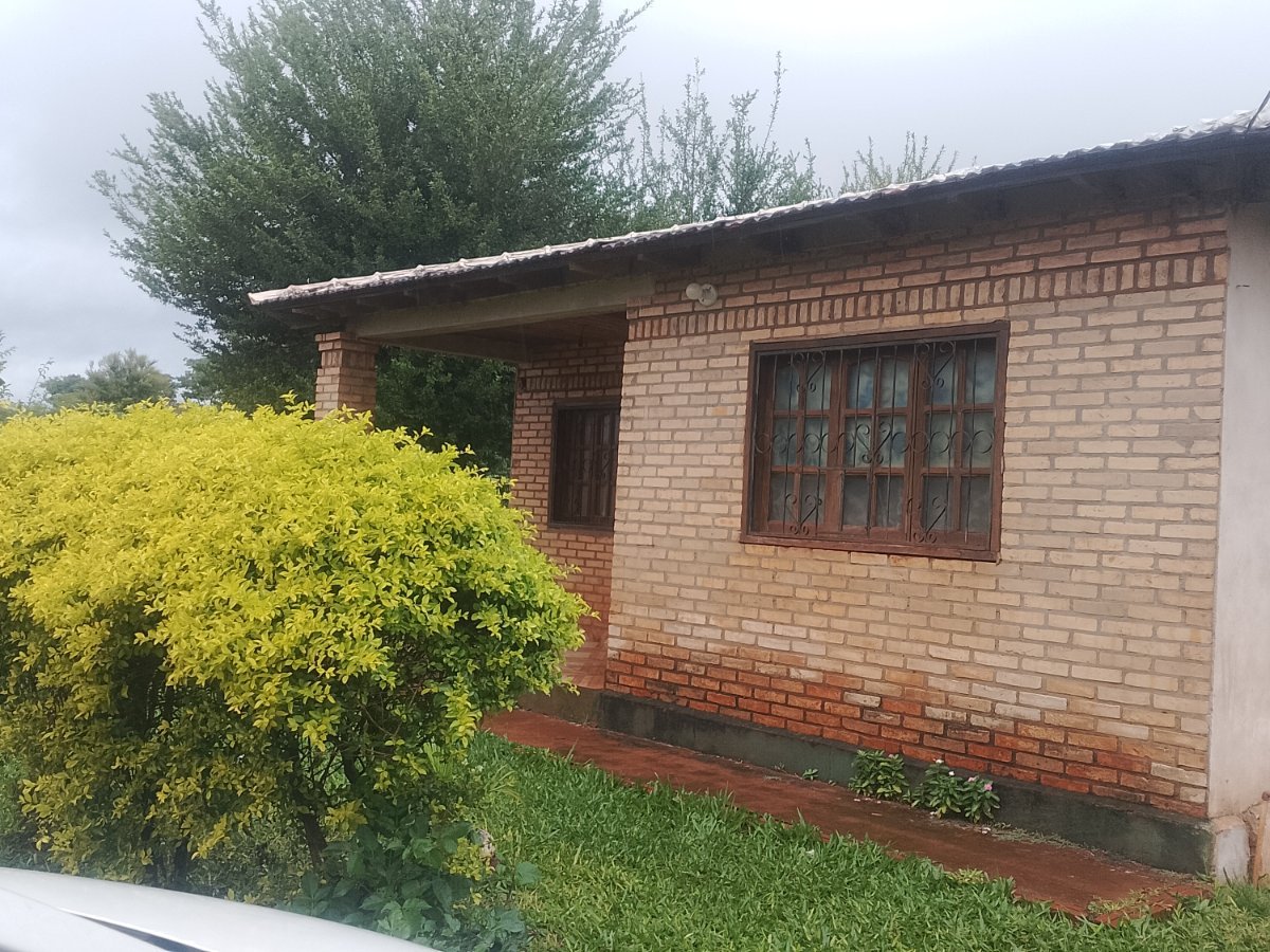 Casa con salón comercial en venta en Barrio Chaipe, Encarnación