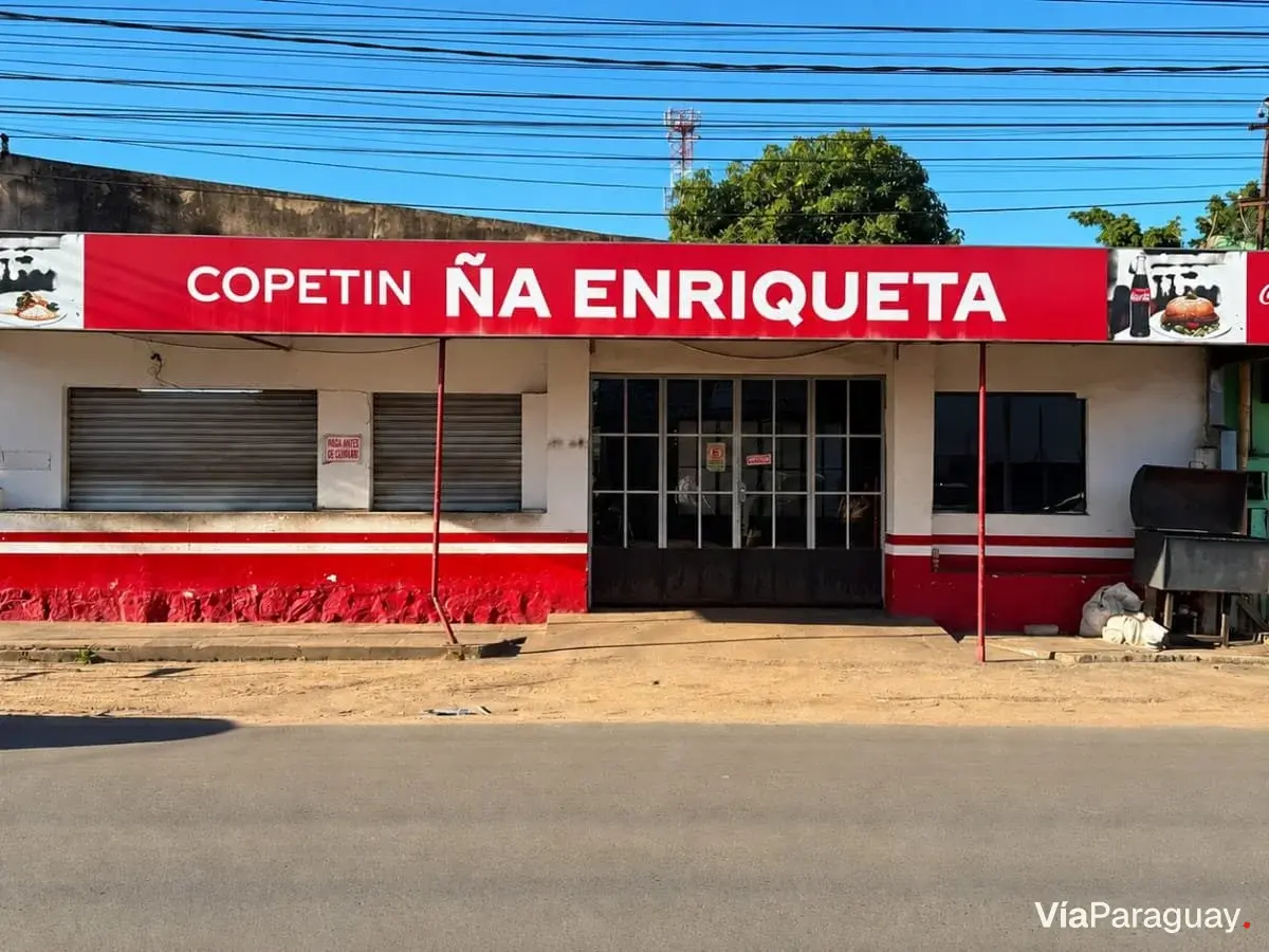 Casa con salón comercial en venta en Barrio Santa María