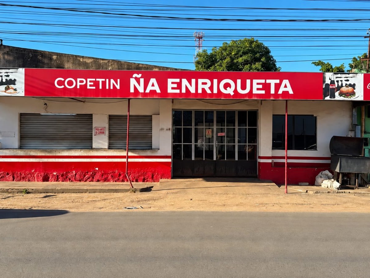 Casa com salão comercial à venda no Barrio Santa María