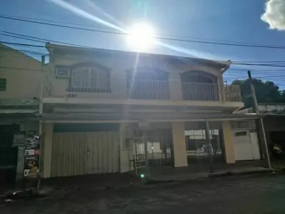 Casa con salón comercial en venta en Caaguazú