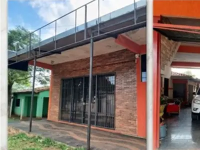 Casa com salão comercial à venda em Capiatá