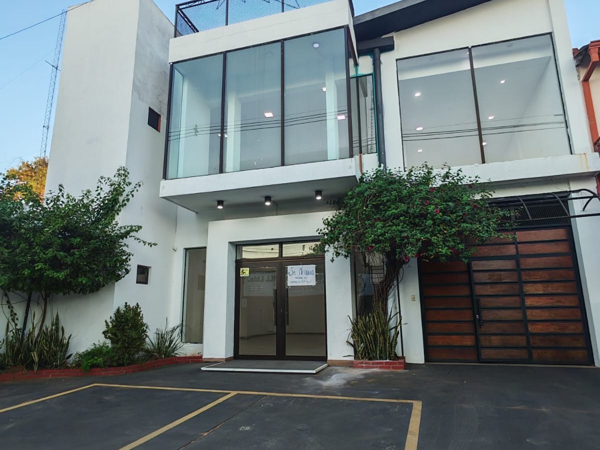 Casa com salão comercial à venda em Guarambaré — Ruta 1
