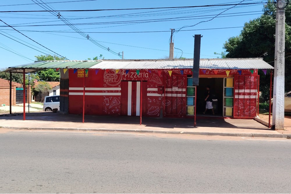 Casa com salões comerciais à venda em Ñemby