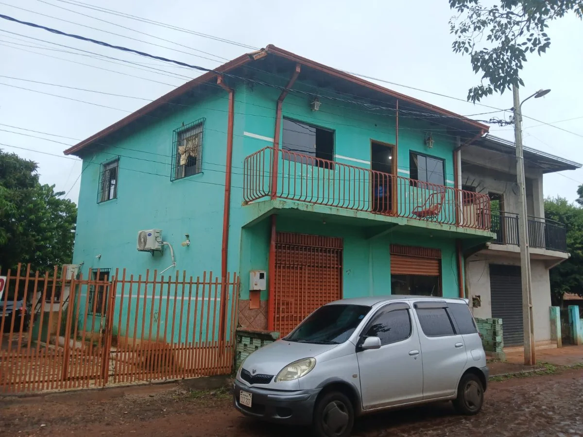 Casa con salones comerciales en venta en San Miguel, Presidente Franco