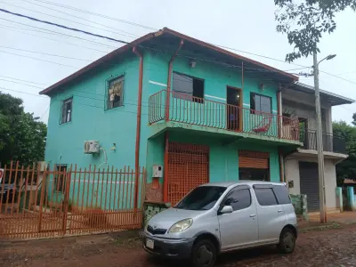 Casa con salones comerciales en venta en San Miguel, Presidente Franco