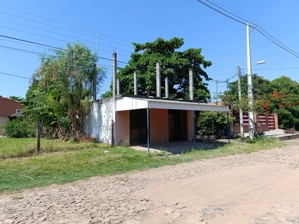 Casa con salones comerciales en venta — San Antonio, Limpio
