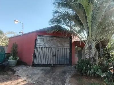 Casa con tinglado en venta en Loma Barrero, Capiatá