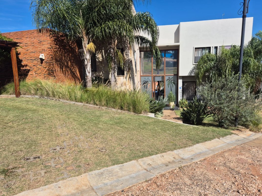 Casa con vista al lago Ypacaraí en Ciervo Cua, San Bernardino
