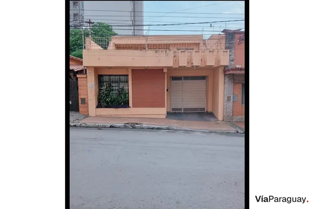 Casa de 2 andares à venda no Barrio Pettirossi, Assunção