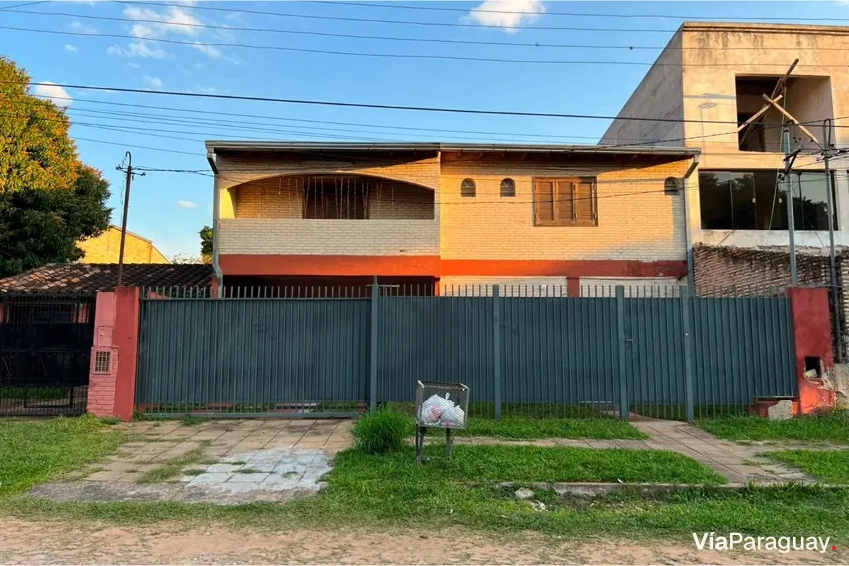 Casa de 2 pisos en venta en Mariscal López, Asunción