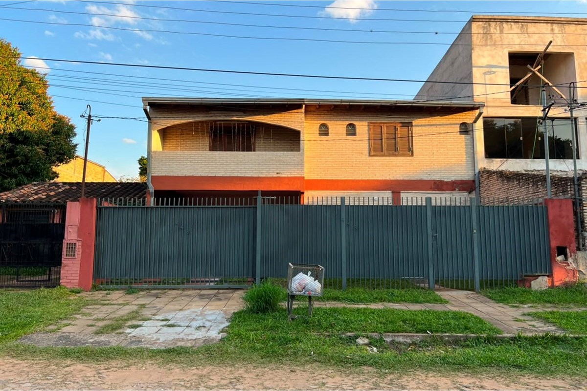Casa de 2 andares à venda em Mariscal López, Assunção