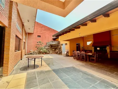 Casa de 2 plantas en venta en Fernando de la Mora