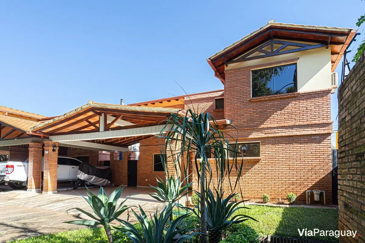 Casa de 3 dormitorios con piscina en venta en San Miguel