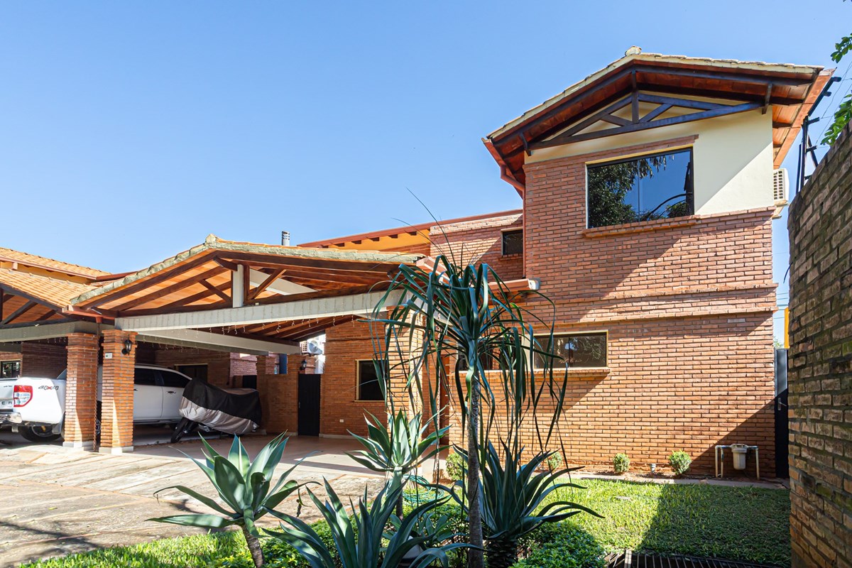 Casa de 3 dormitorios con piscina en venta en San Miguel