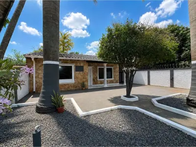 Casa de 3 dormitorios en venta en Reducto, San Lorenzo