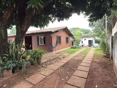Casa de 4 quartos com amplo terreno na Área 5, Presidente Franco