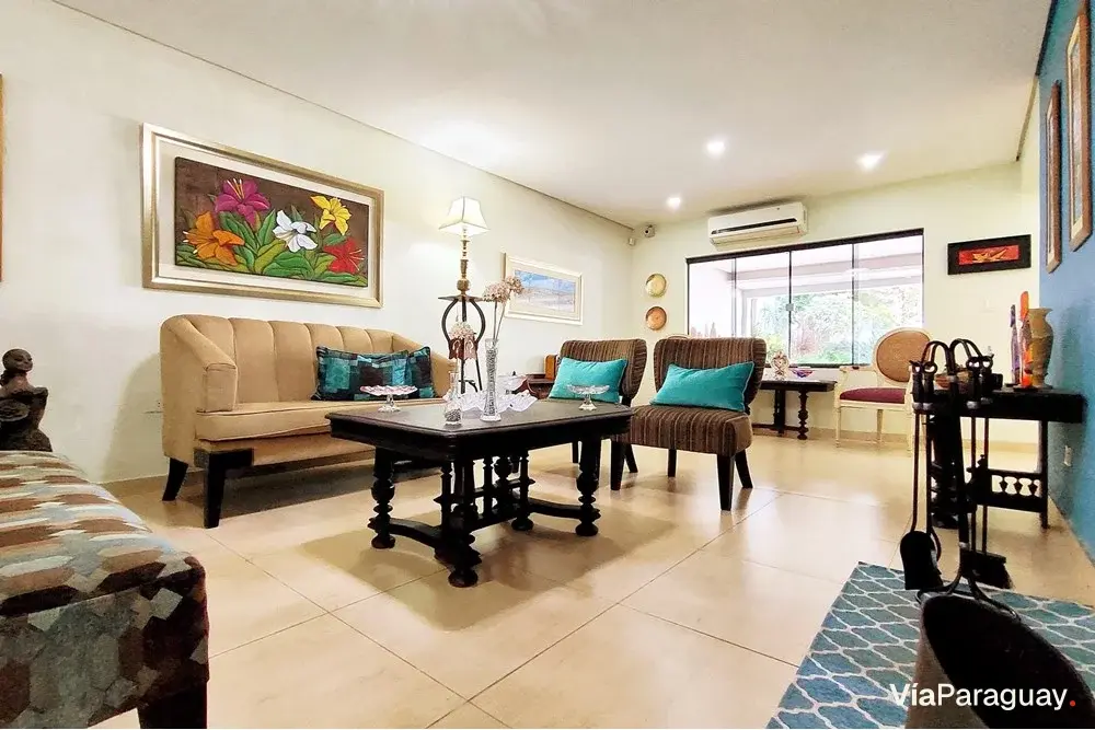 Casa de 4 dormitorios en suite en venta en Santa Lucía, Lambaré