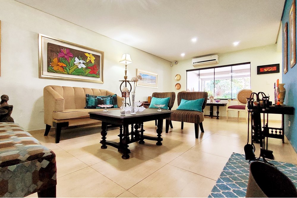 House with 4 en-suite bedrooms for sale in Santa Lucía, Lambaré