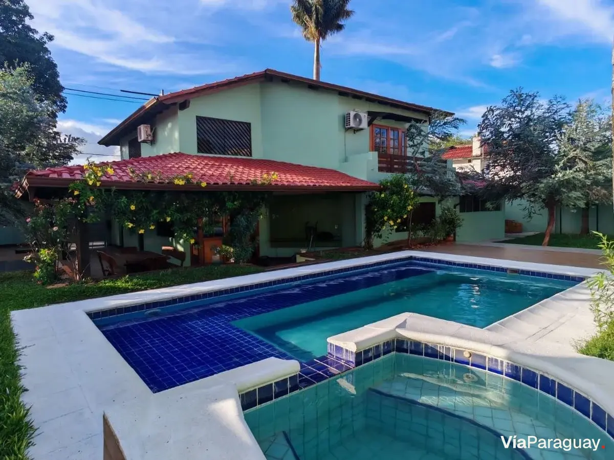 Casa de 4 dormitórios à venda em Laguna Grande