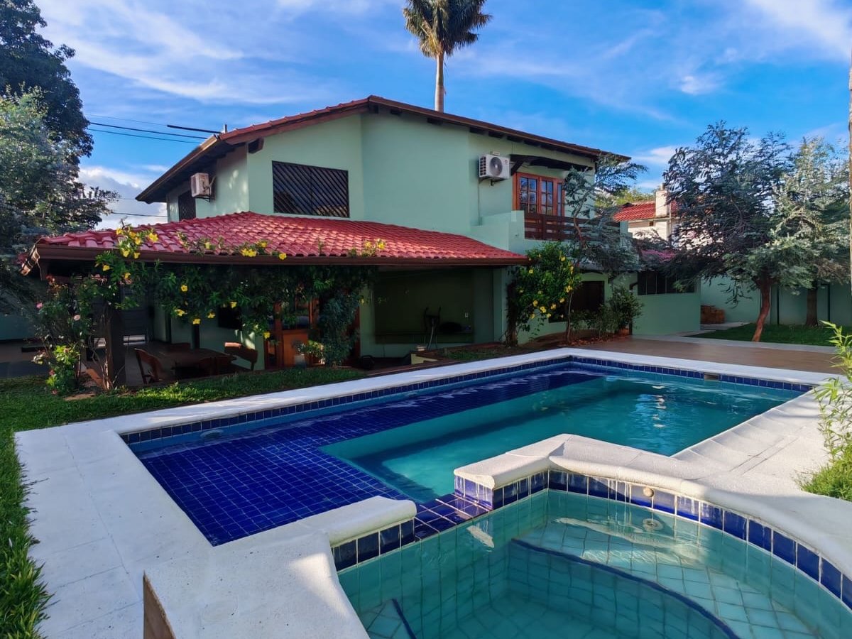 Casa de 4 dormitorios en venta en Laguna Grande