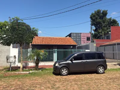 Casa de 5 Dormitorios en Primer Barrio de Luque con Amplio Patio