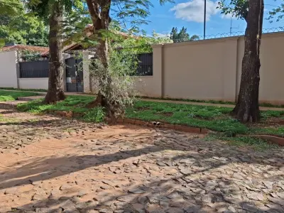 Casa de 5 quartos à venda no Bairro Mburucuyá, Assunção