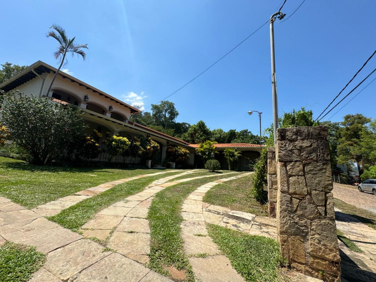 Casa de campo com piscina e quadra de padel em San Bernardino