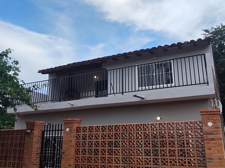 Casa de dos plantas con quincho en Capiatá, Barrio Cañada
