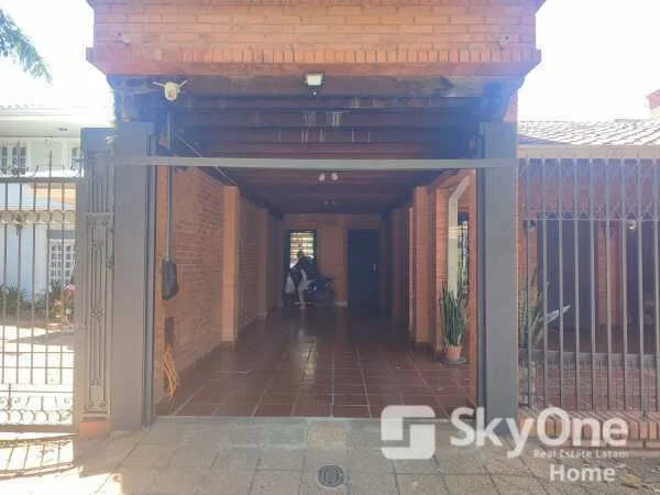 Two-storey house for sale in Palomar, Lambaré